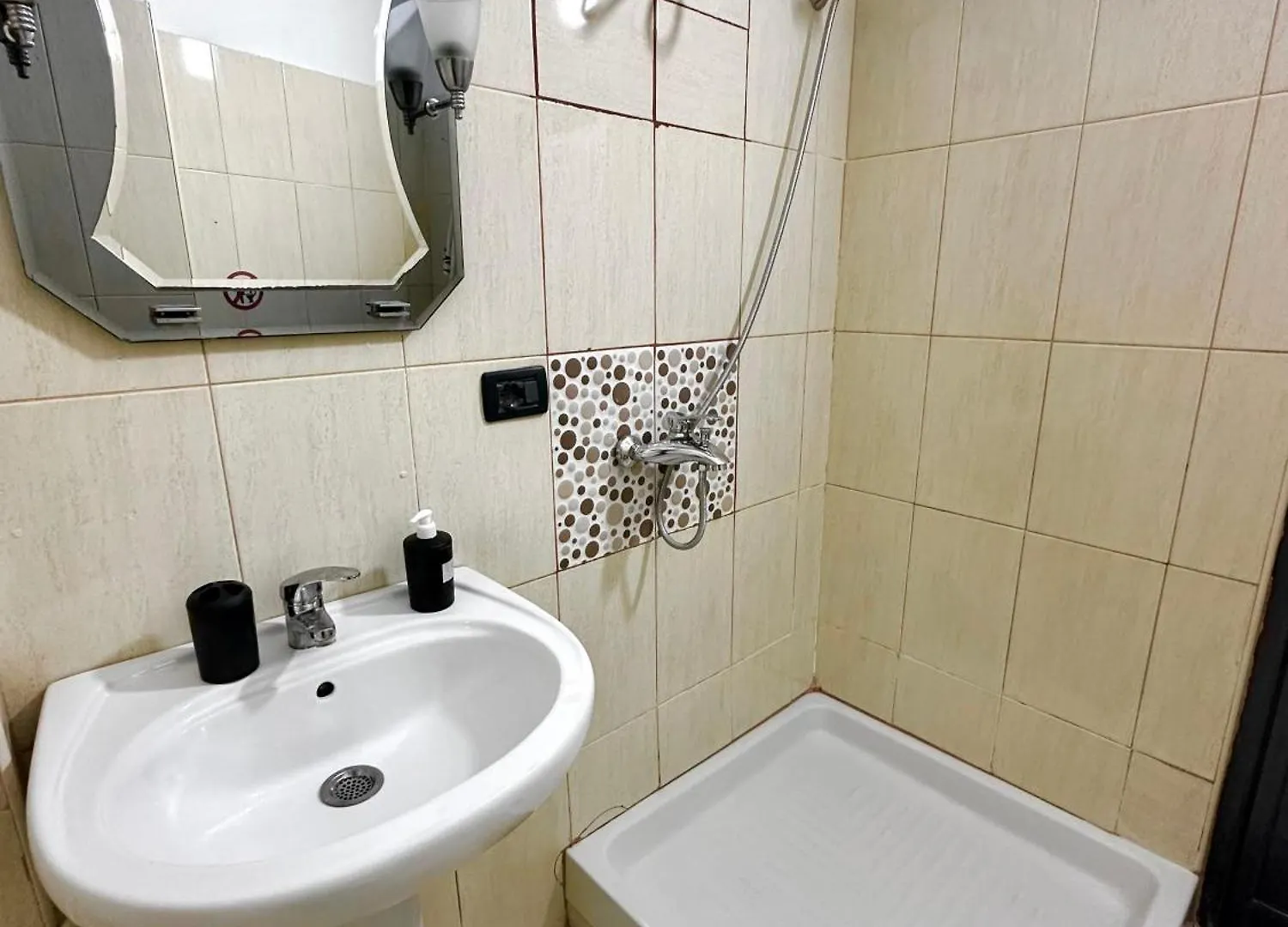 Hidden Gem Apartment Tirana